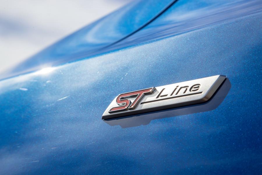 Логотип Ford Focus ST-Line 2018 года  (AU) (фото 20 из 40)